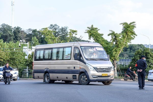 一起看看深圳公司班車真正的價值 深圳公司班車