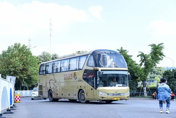 (深圳班車服務)告訴你什么才是真正的員工通勤零煩惱 深圳班車服務