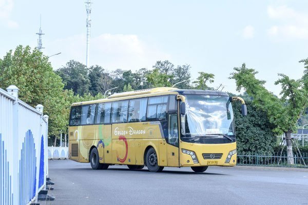 (深圳公司班車租賃)便利的通勤方式,讓員工難以遲到 深圳公司班車租賃