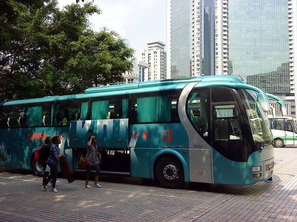 (深圳班車租賃公司)深圳企業(yè)通勤福利讓員工幸福不已 深圳班車租賃公司