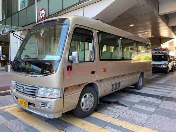 考斯特中巴車