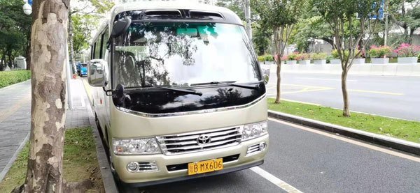 26座考斯特中巴車