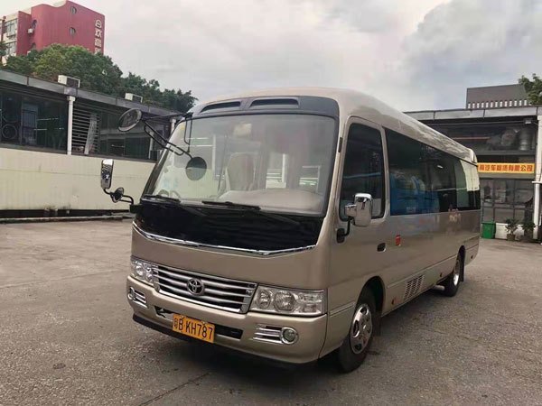 中巴商務車